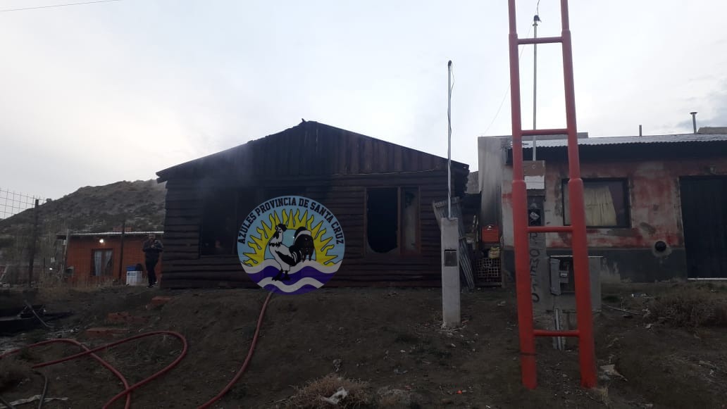 Artefacto habría originado incendio en vivienda familiar (2)