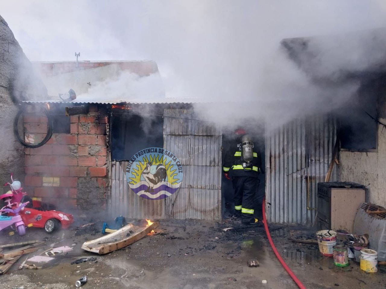 Desperfecto eléctrico causa incendio sobre una vivienda (3)