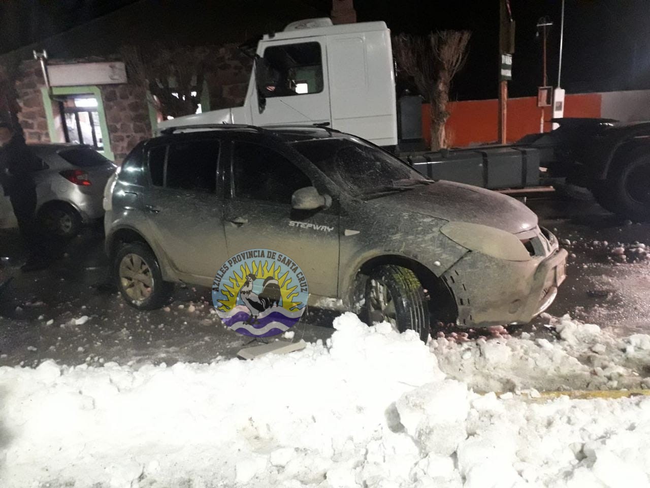 Incidente vehicular deja daños materiales y un vehículo secuestrado (2)