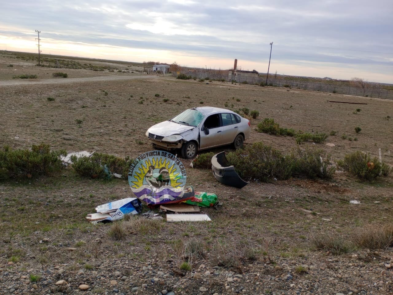 Vuelco vehicular sobre Ruta Nacional N° 3 deja daños materiales (2)