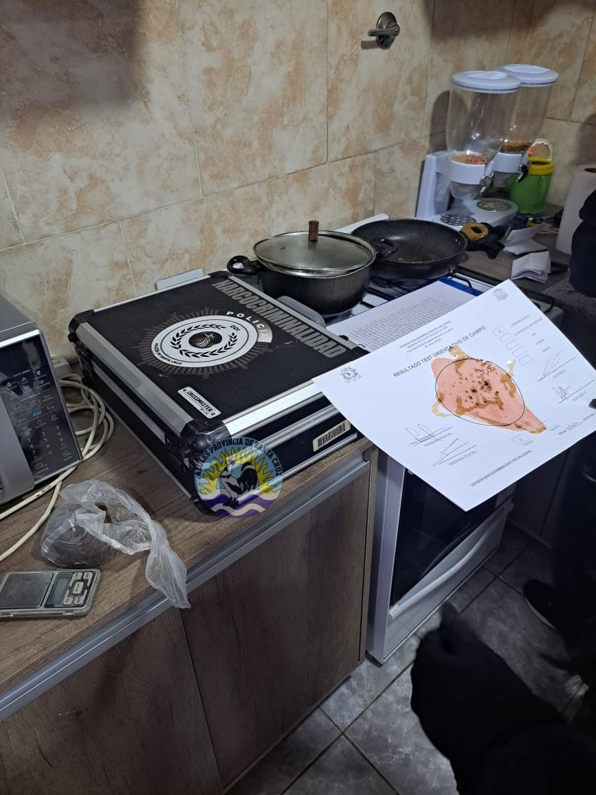 Detienen a tres presuntos autores del tiroteo, incautan municiones, vehículo y estupefacientes (2)