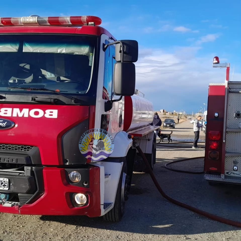 Incendio en vivienda del Barrio San Benito rápida intervención de bomberos (2)