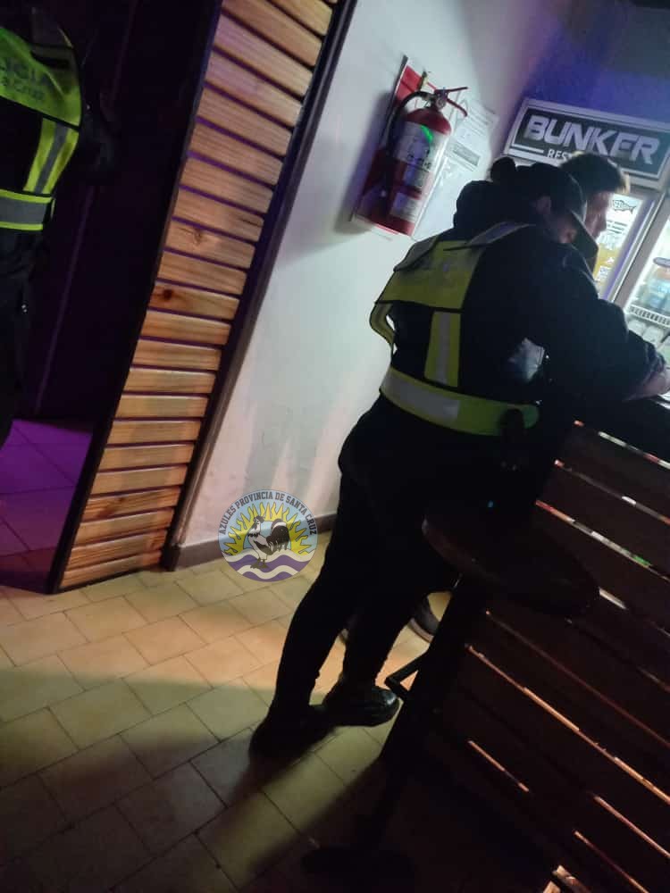 Actividad preventiva mediante controles de locales nocturnos y saturación en barrios en Puerto Deseado (8)
