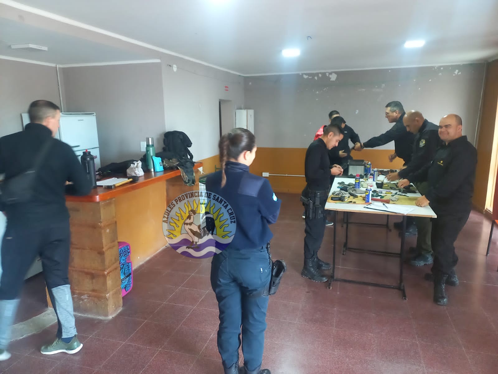 División Centro de Tiro Policial Zona Norte realiza Taller de Mantenimiento de Armas en Puerto Deseado (2)