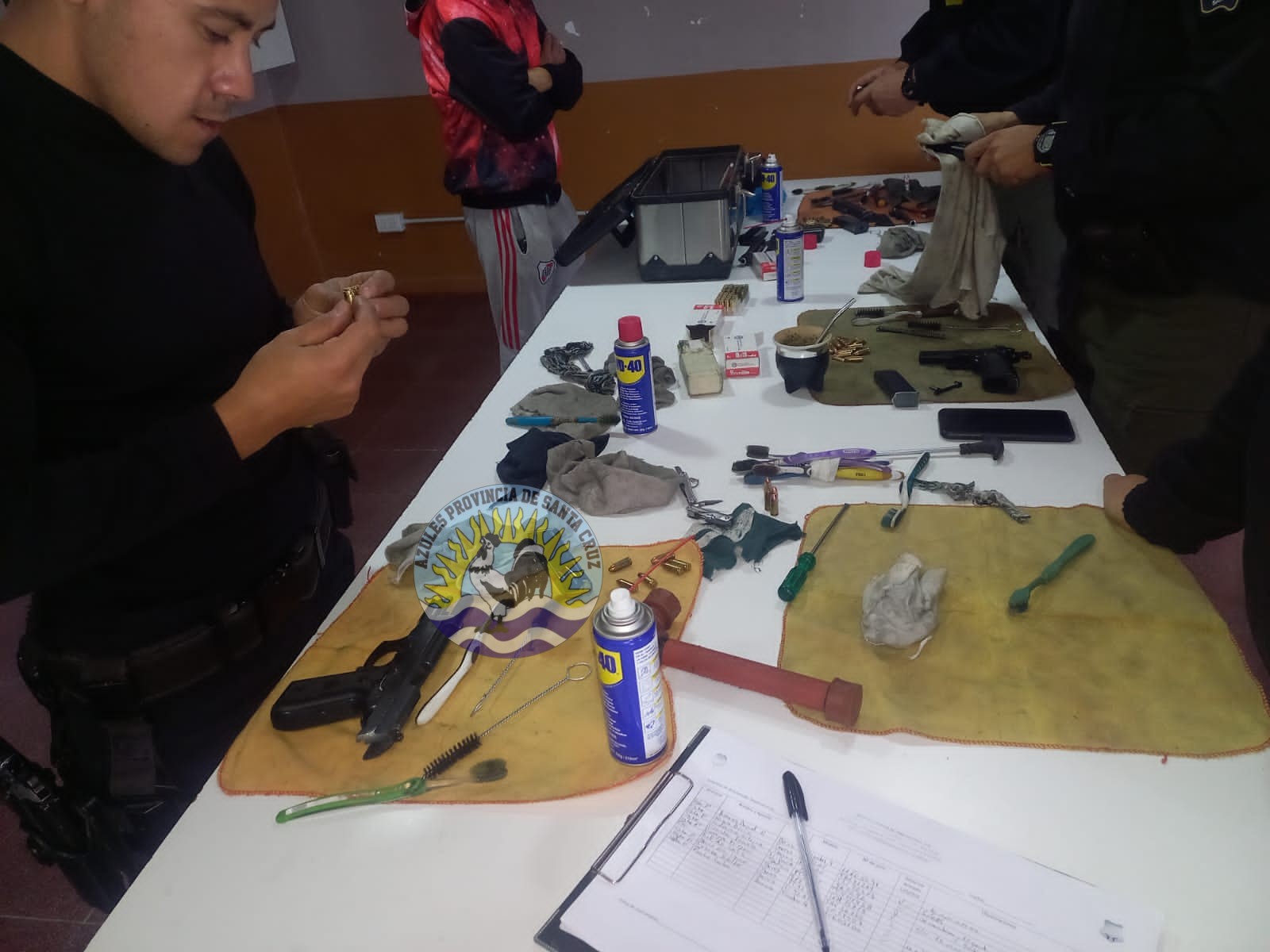 División Centro de Tiro Policial Zona Norte realiza Taller de Mantenimiento de Armas en Puerto Deseado (3)