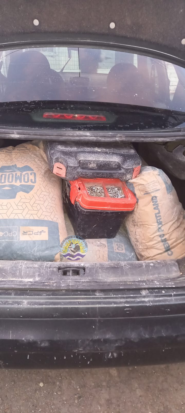 En allanamiento por hurto encuentran recipientes con plantas de marihuana (1)