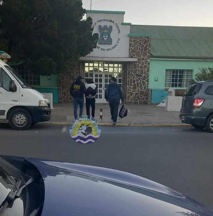 Operativo Heladera verde resulta en el secuestro de 4 kilos de marihuana en El Calafate (2)