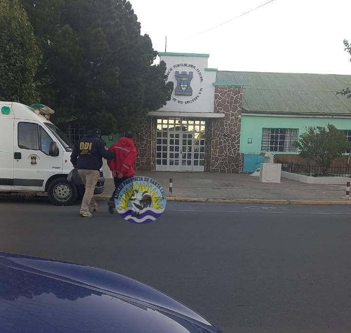 Operativo Heladera verde resulta en el secuestro de 4 kilos de marihuana en El Calafate (4)