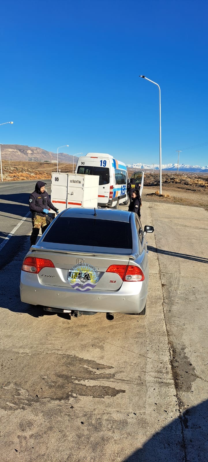 Controles Preventivos de Narcocriminalidad y Sección Canes en El Calafate Detecciones y Compulsas Positivas (9)