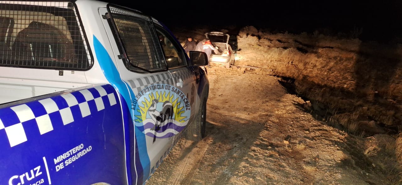 Rescate exitoso Matrimonio de San Julián encontrado sano y salvo tras quedar varados en la Ruta Provincial 25 (4)