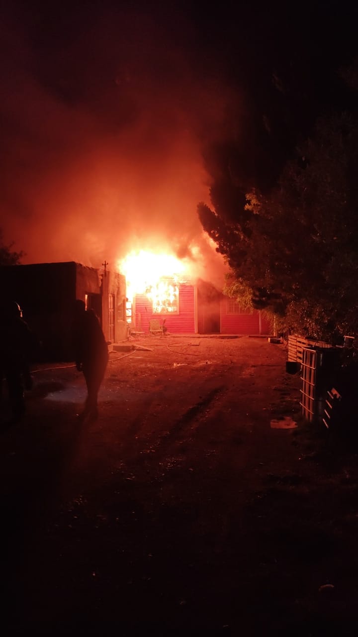 Incendio en vivienda de Chacra Graciaique Un hombre fue trasladado al hospital (3)