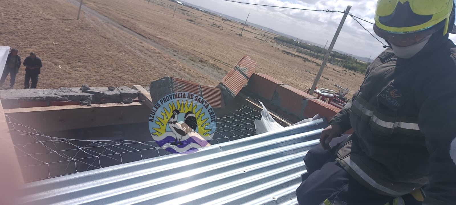 La policía de Santa Cruz desplegó un operativo integral por la tormenta de vientos fuertes (11)