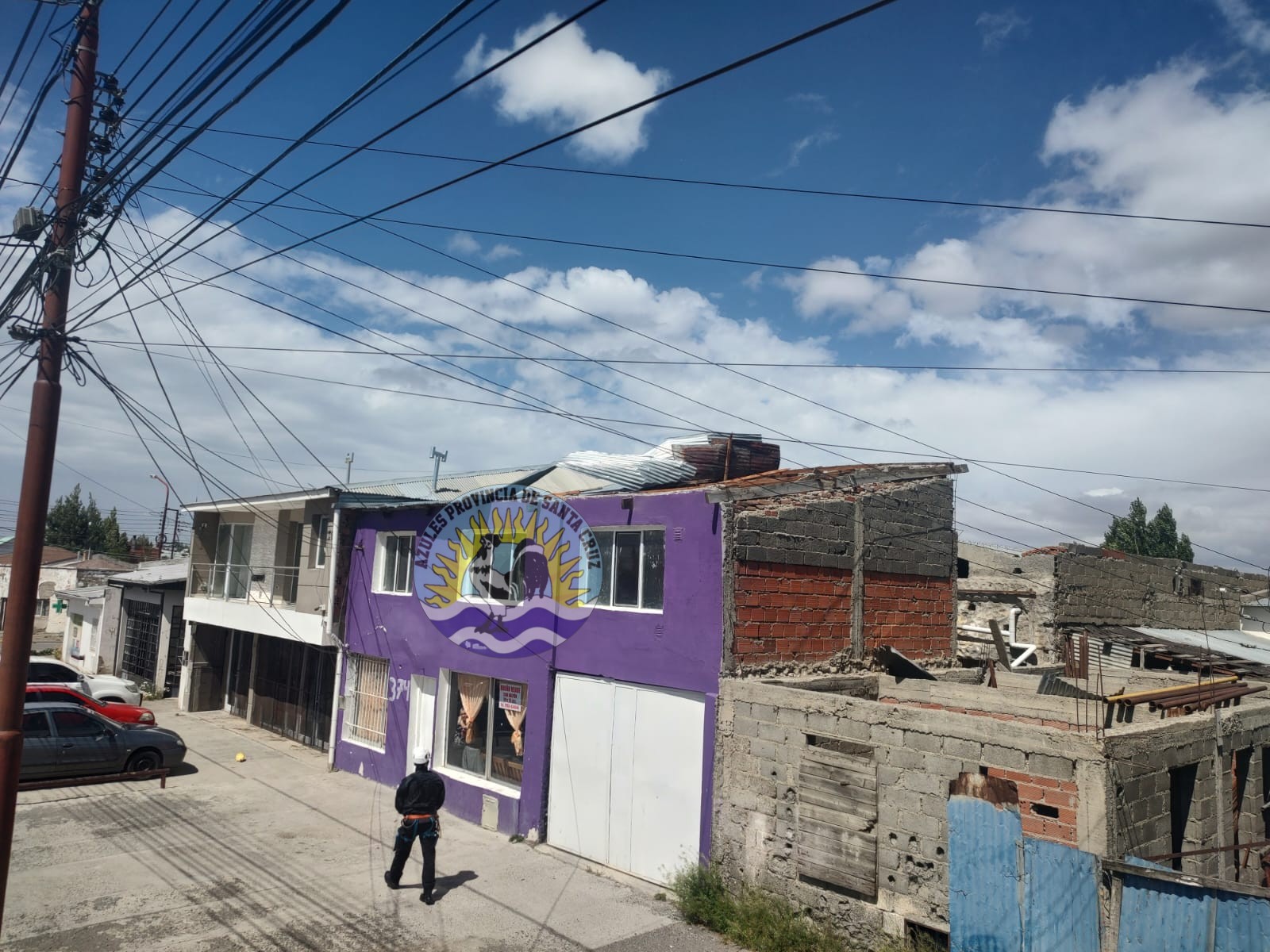 La policía de Santa Cruz desplegó un operativo integral por la tormenta de vientos fuertes (5)
