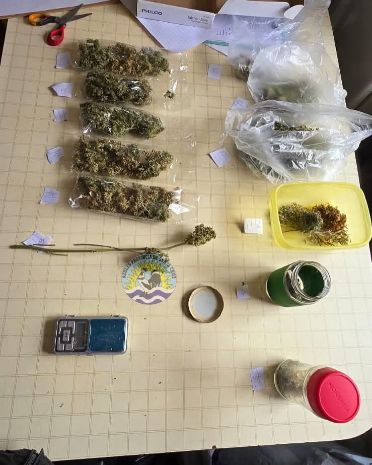 Se descompensó, llegó la policia y la descubrieron con más de 2kg de droga (2)