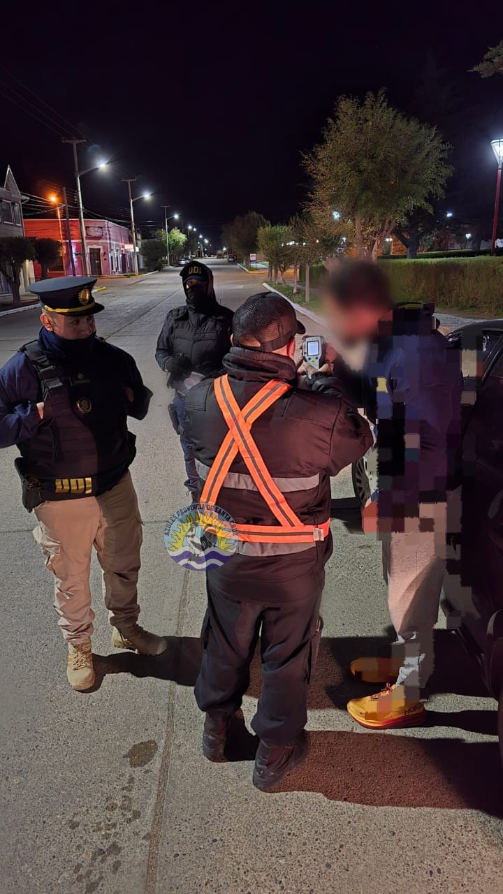 Controles vehiculares y de alcoholemia en Puerto Deseado 170 personas identificadas (7)