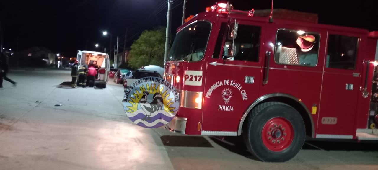 Accidente entre móvil policial y vehículo particular durante patrullaje en Puerto Deseado (1)