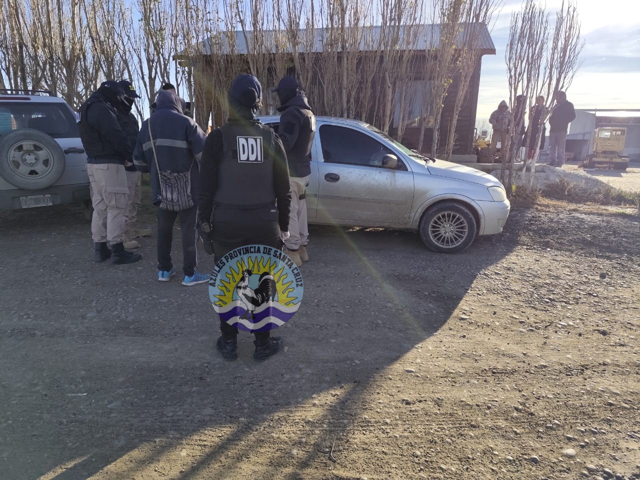 DDI Puerto Deseado realiza allanamiento y secuestra armas de fuego de diferentes calibres, más de 700 municiones y recupera un violín denunciado como robado en Agosto ( (4)