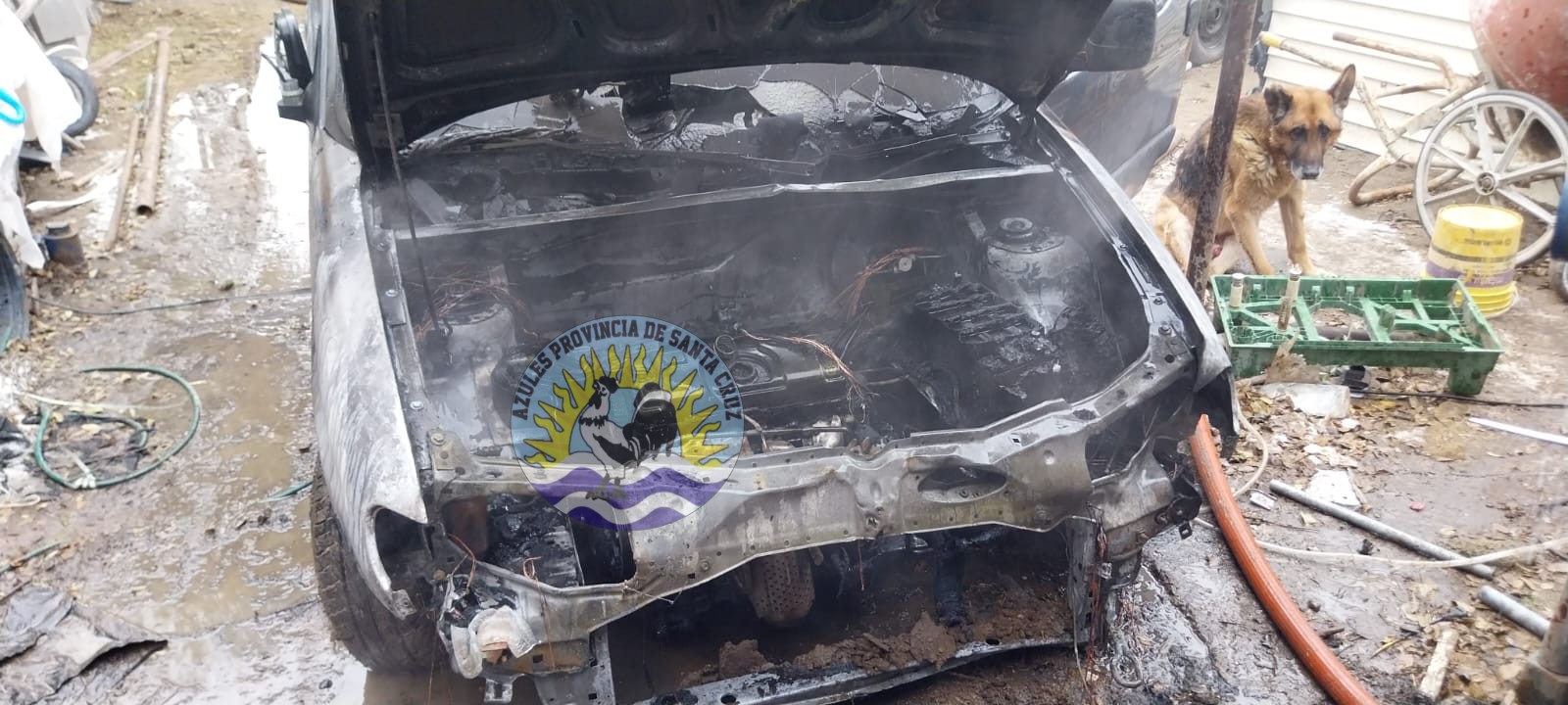 Incendio de vehículo en galpón (1)