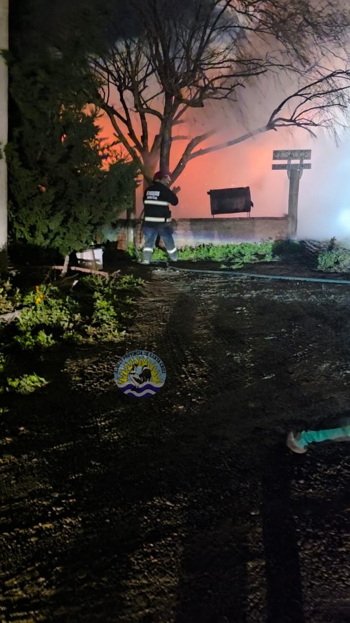 Incendio en vivienda de Puerto Deseado Un hombre resultó con lesiones y fue internado en terapia intensiva (1)