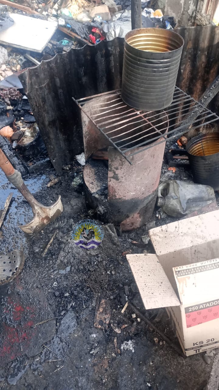 Principio De Incendio En Vivienda – Intervención De Bomberos En Río Gallegos (2)