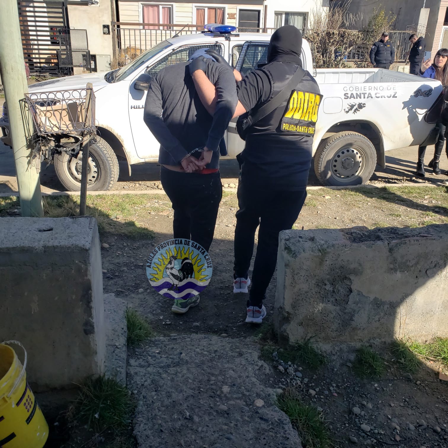 Allanamientos y detenciones por hurto en el tribunal de cuentas (2)