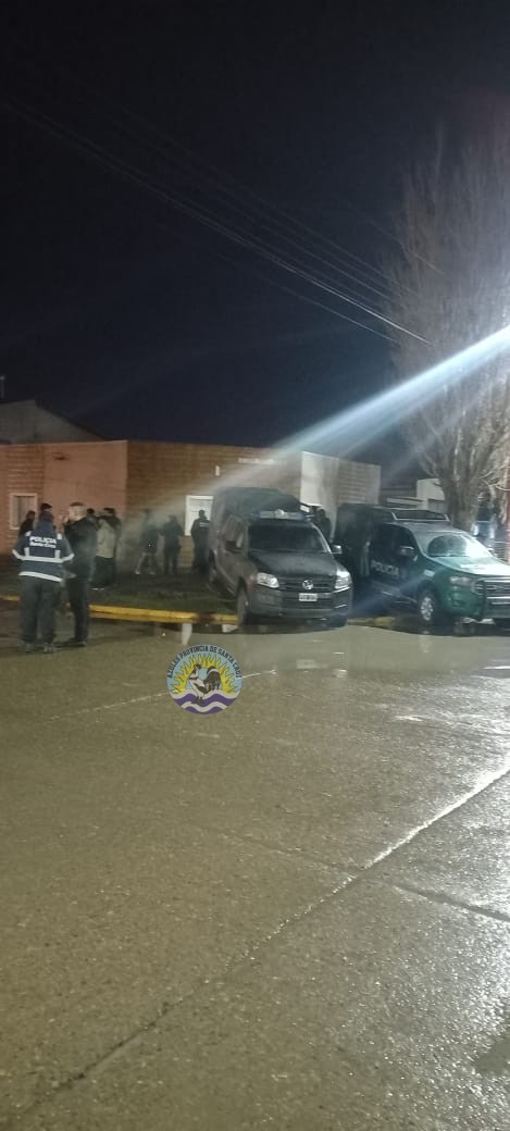 Intervención policial por conflicto habitacional en Río Gallegos (1)