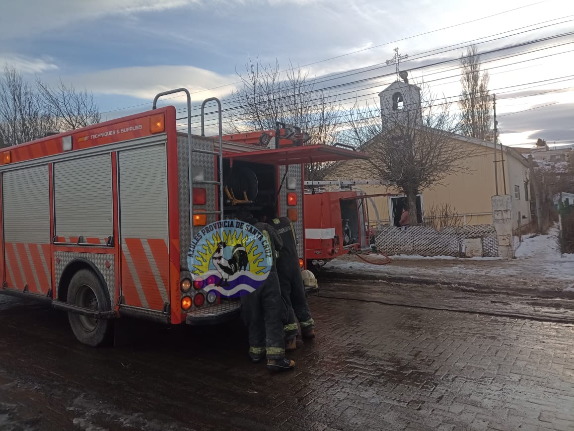 Principio de incendio en parroquia (1)