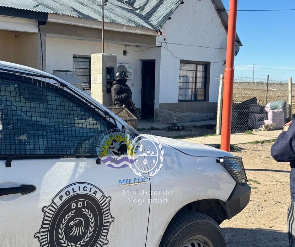 Allanamientos simultáneos en Caleta Olivia y Pico Truncado por violento robo (7)