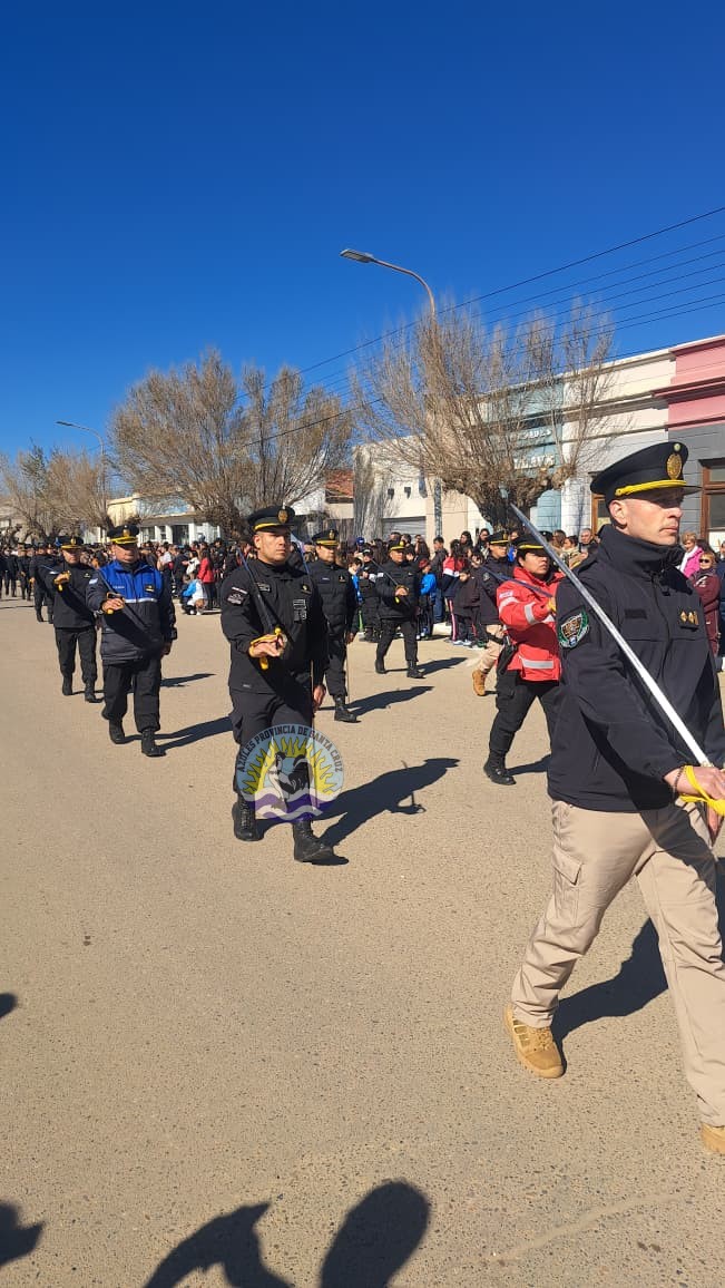 Puerto San Julián celebra su aniversario con formación y desfile cívico-militar (6)