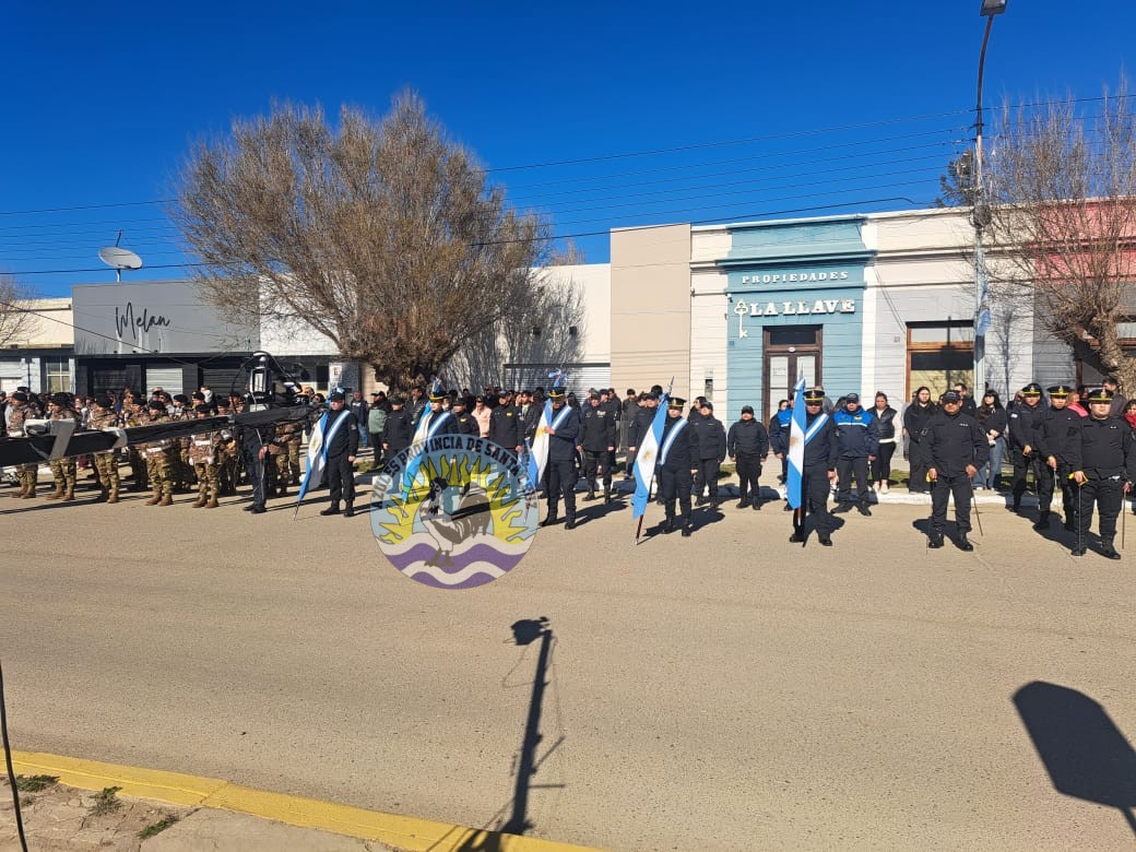 Puerto San Julián celebra su aniversario con formación y desfile cívico-militar (9)