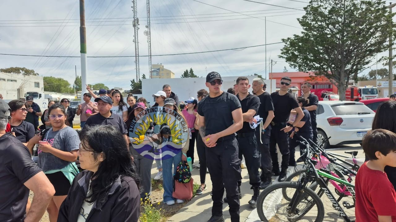 Caleta Olivia vibró con la 6ta Carrera Policial por Equipos organizada por AMSA (30)