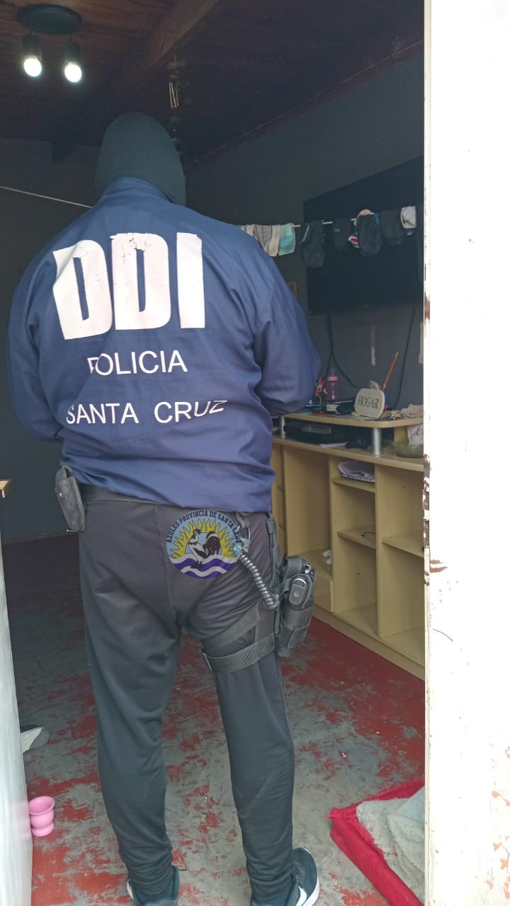 Puerto Deseado Allanamiento positivo por robo en comercio de accesorios tecnológicos (3)